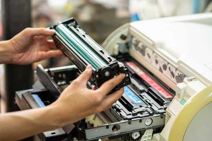 removing a toner cartridge removing a toner cartridge